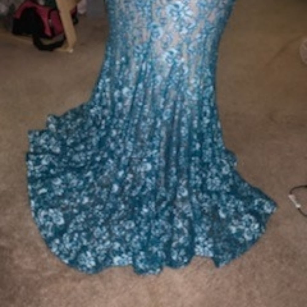 Prom dress - Picture 3 of 6